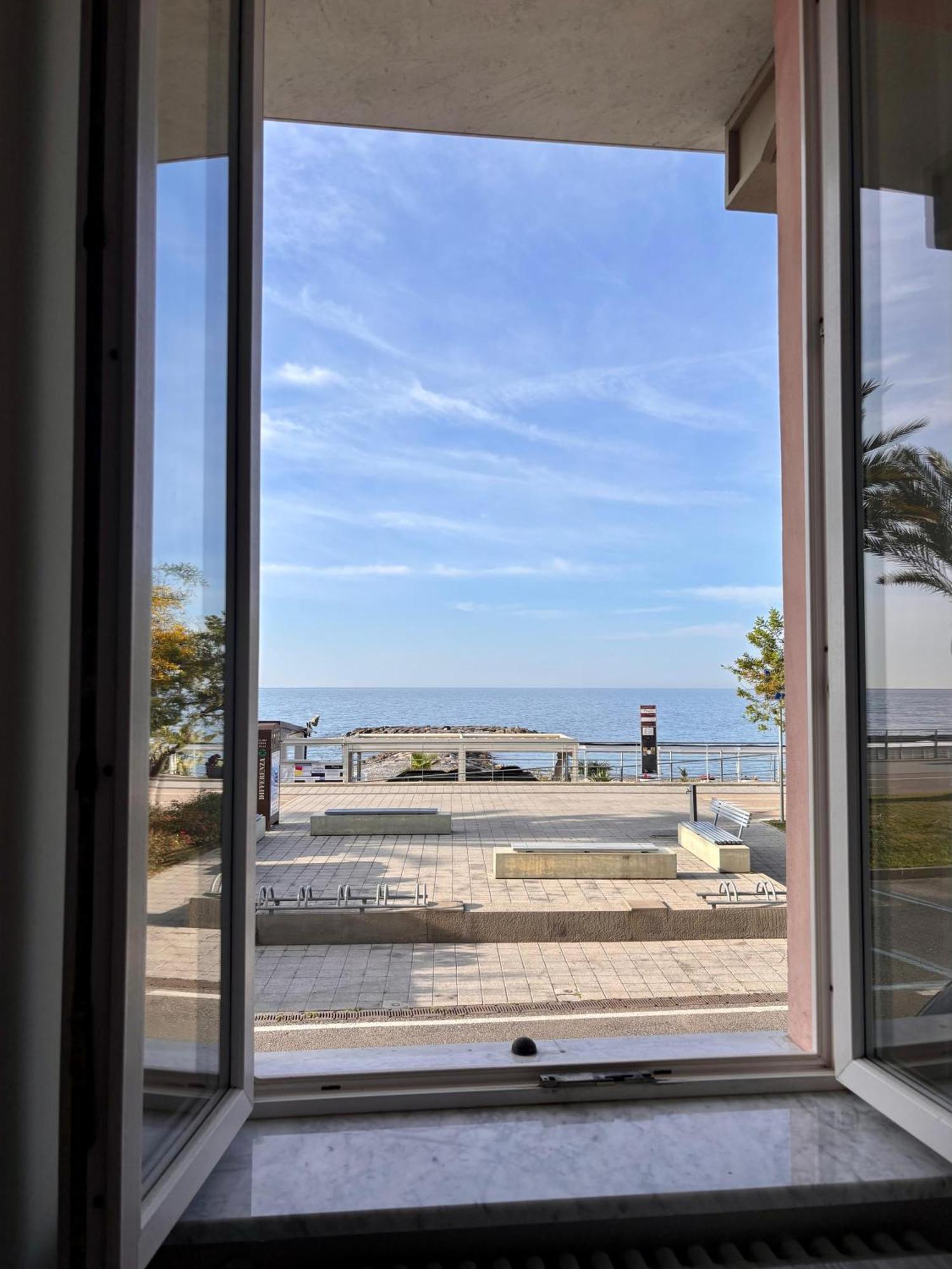 Casa Fronte Mare Apartment Ospedaletti